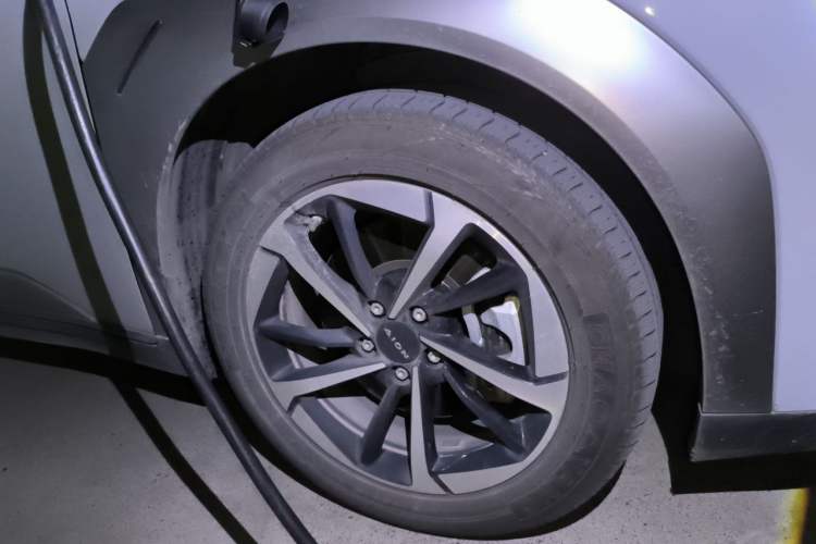 Used AION Y 2022 Plus 70 Smart Edition Right Front Wheel Hub
