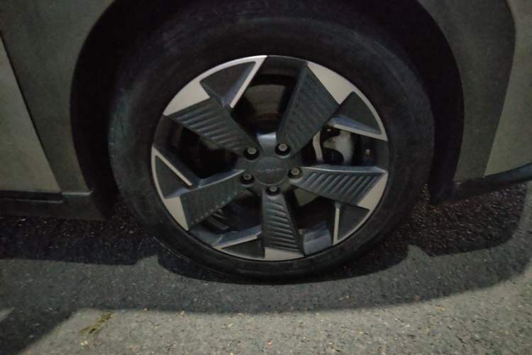 Used AION Y 2022 70 Intelligent Edition Lithium Iron Phosphate Right Front Wheel Hub