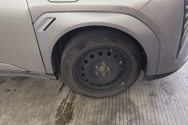 Used AION Y 2022 Plus 80 Enjoy Edition Right Front Wheel Hub