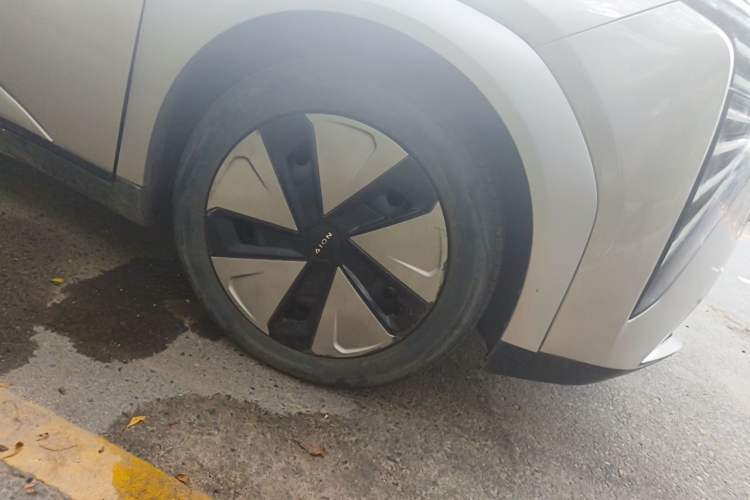 Used AION Y 2022 Plus 70 Enjoy Edition Right Front Wheel Hub