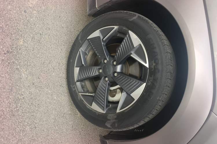 Used AION Y 2022 70 Intelligent Driving Version Lithium Iron Phosphate Right Front Wheel Hub