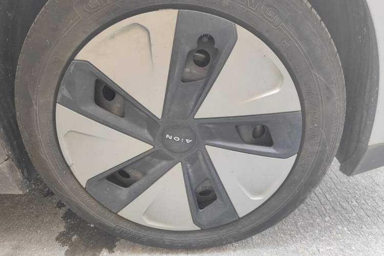 Used AION Y 2022 Plus 70 Enjoy Edition Right Front Wheel Hub