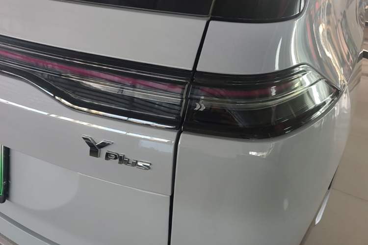 Used AION Y 2022 Plus 70 Enjoy Edition Right Rear Taillight