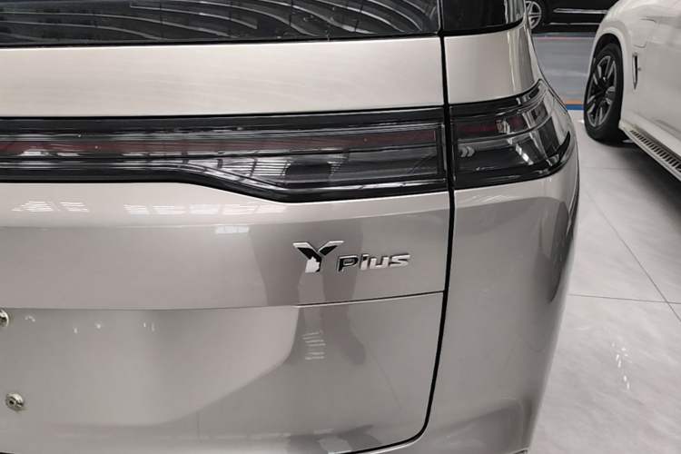 Used AION Y 2022 Plus 70 Smart Edition Right Rear Taillight