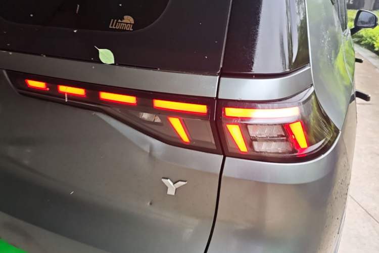 Used AION Y 2022 70 Intelligent Edition Lithium Iron Phosphate Right Rear Taillight