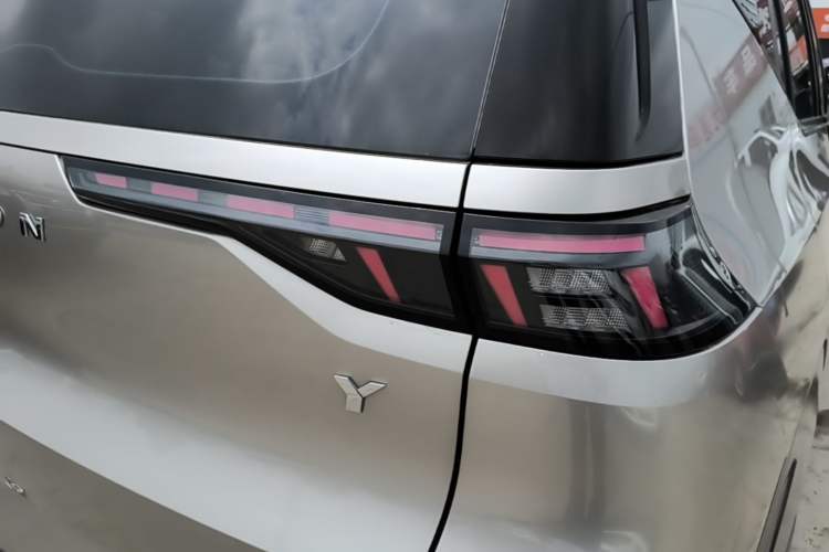 Used AION Y 2022 70 Intelligent Edition Lithium Iron Phosphate Right Rear Taillight