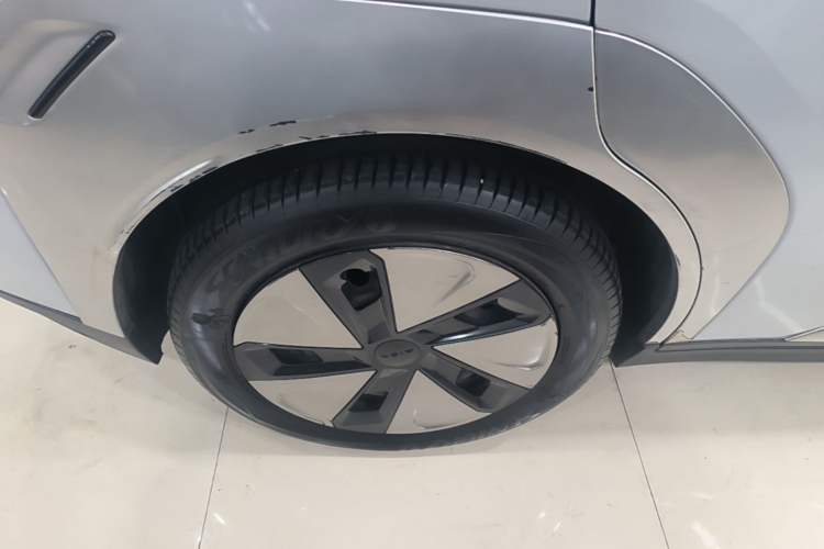 Used AION Y 2022 Plus 80 Enjoy Edition Right Rear Wheel Hub