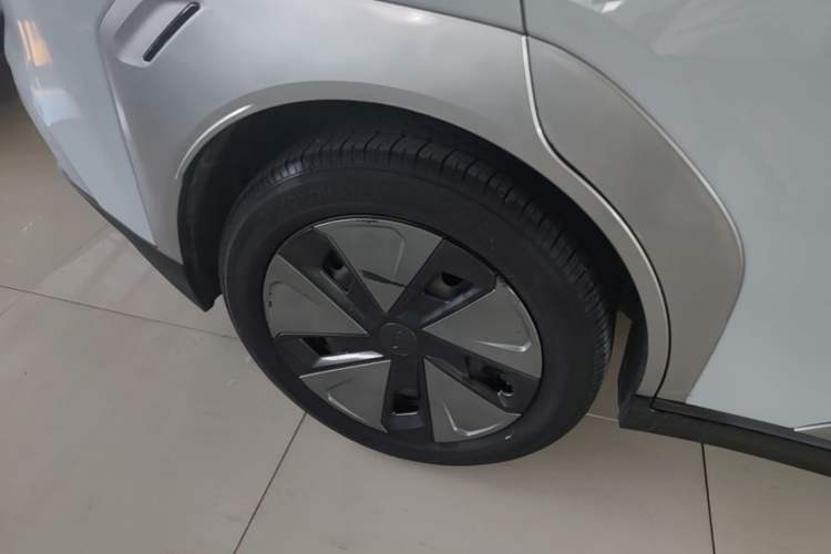 Used AION Y 2022 Plus 70 Enjoy Edition Right Rear Wheel Hub