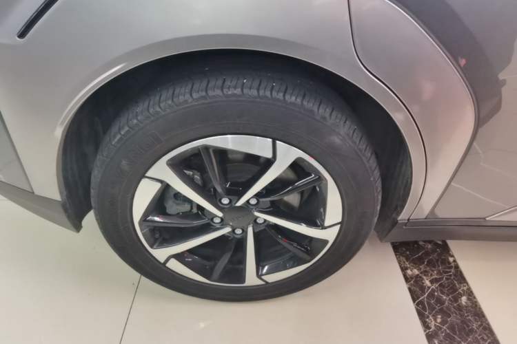 Used AION Y 2022 Plus 80 Smart Edition Right Rear Wheel Hub