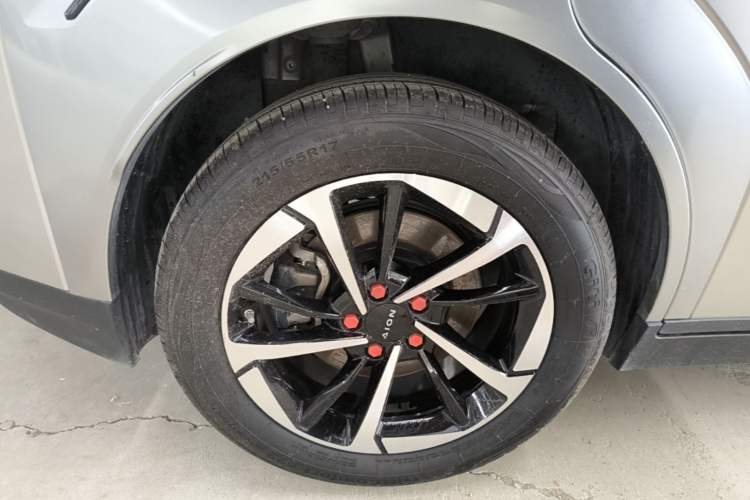 Used AION Y 2022 Plus 70 Smart Edition Right Rear Wheel Hub