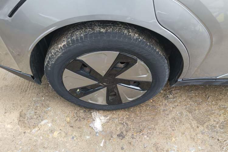 Used AION Y 2022 Plus 70 Enjoy Edition Right Rear Wheel Hub