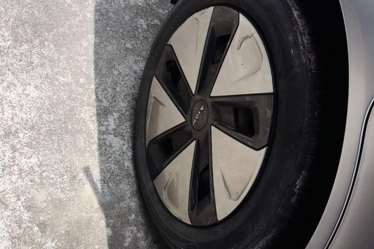 Used AION Y 2022 Plus 70 Enjoy Edition Right Rear Wheel Hub