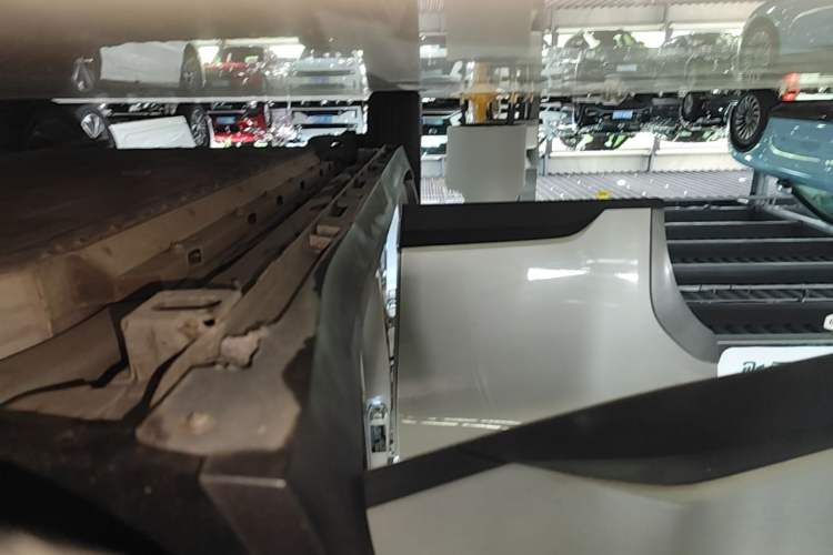Used AION Y 2022 70 Intelligent Edition Lithium Iron Phosphate Right Side Sill