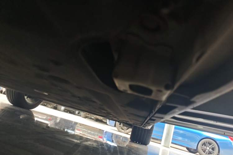 Used AION Y 2022 70 Tech Edition Lithium Iron Phosphate Right Side Sill