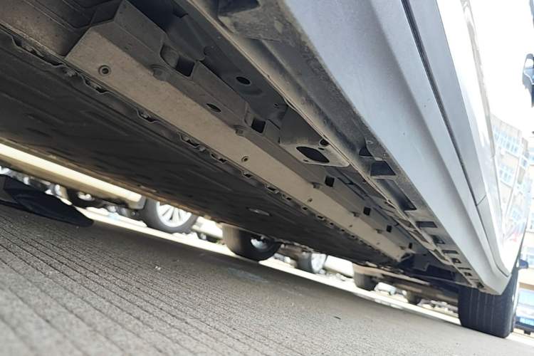 Used AION Y 2022 Plus 70 Smart Edition Right Side Sill