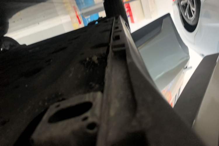 Used AION Y 2022 70 Tech Edition Lithium Iron Phosphate Right Side Sill