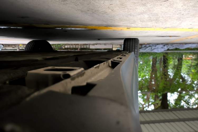 Used AION Y 2022 70 Tech Edition Lithium Iron Phosphate Right Side Sill