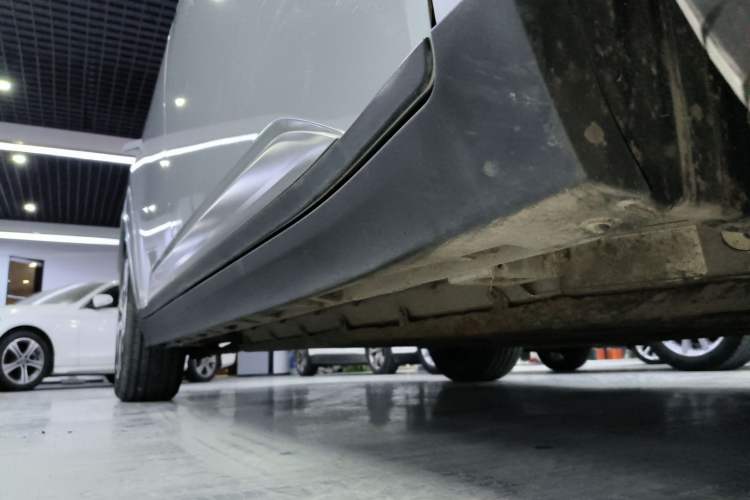 Used AION Y 2022 Plus 80 Enjoy Edition Right Side Sill