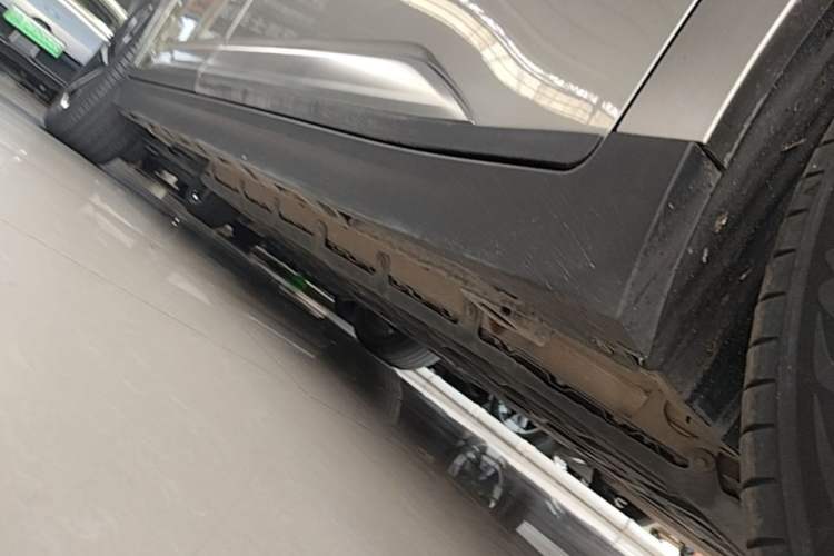 Used AION Y 2022 Plus 70 Smart Edition Right Side Sill