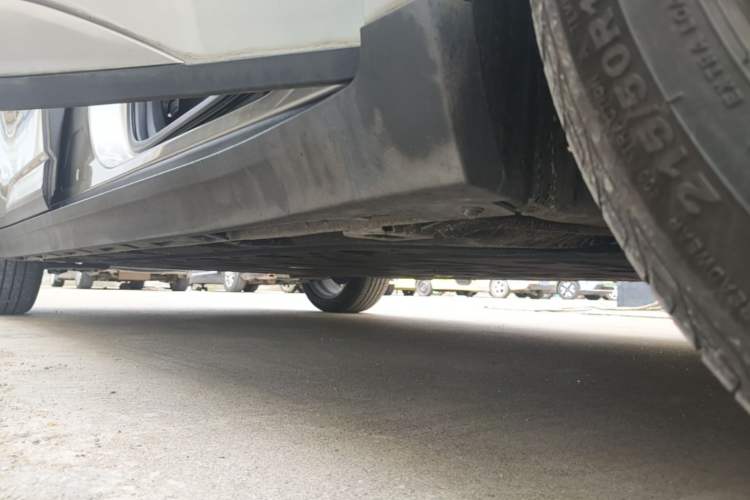 Used AION Y 2022 Plus 70 Tech Edition Right Side Sill