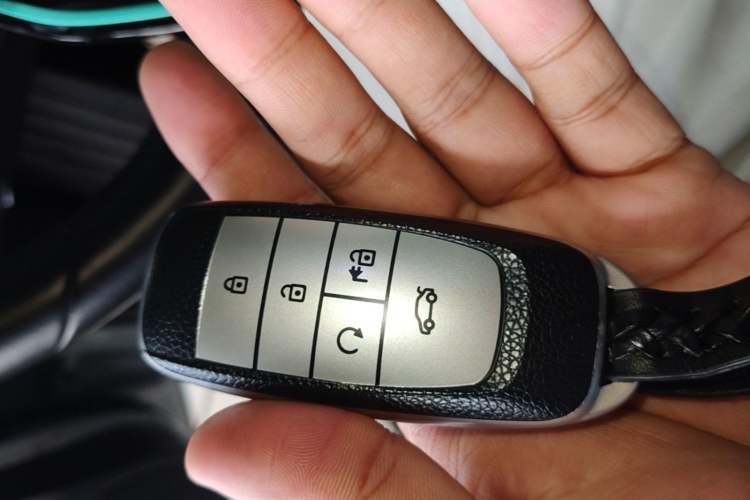 Used AION Y 2022 Plus 70 Tech Edition Vehicle Key