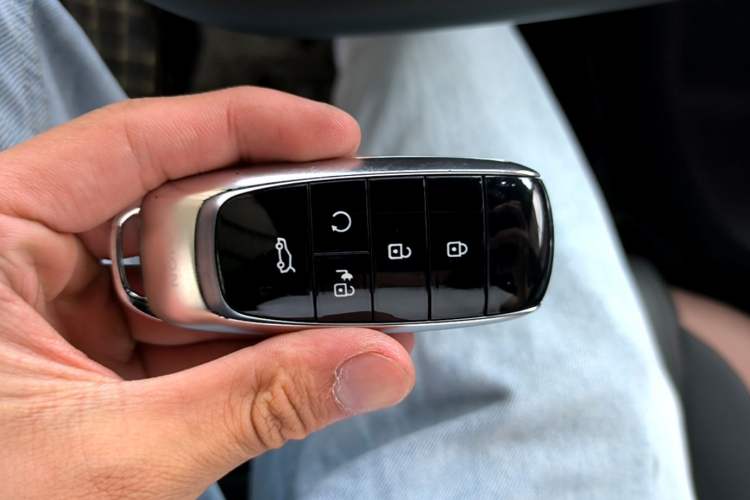 Used AION Y 2022 70 Tech Edition Lithium Iron Phosphate Vehicle Key