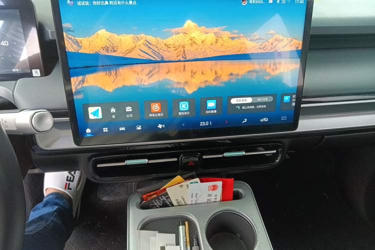 Used AION Y 2022 70 Intelligent Driving Version Lithium Iron Phosphate Audio And AC Panel