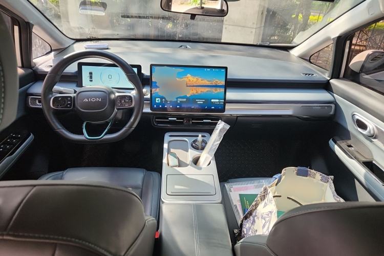 Used AION Y 2022 Plus 70 Smart Edition Center Console