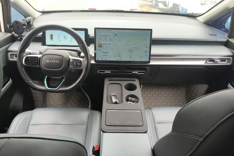 Used AION Y 2022 Plus 70 Smart Edition Center Console