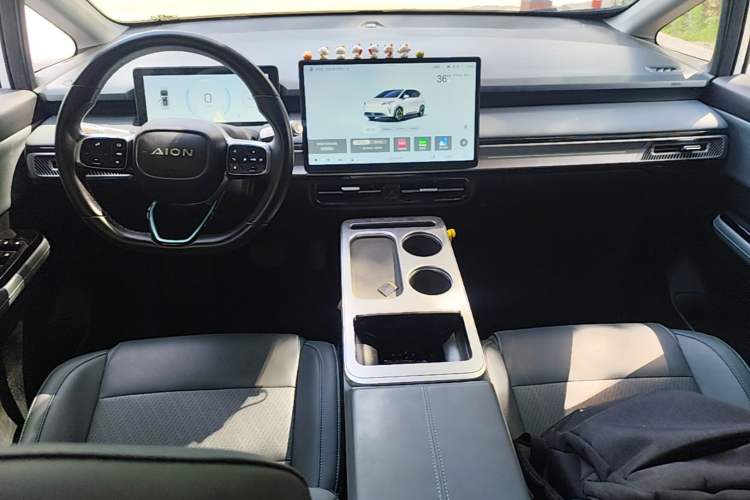 Used AION Y 2022 Plus 80 Smart Edition Center Console