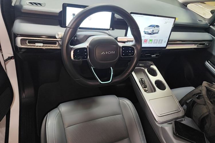 Used AION Y 2022 Plus 70 Smart Edition Center Console