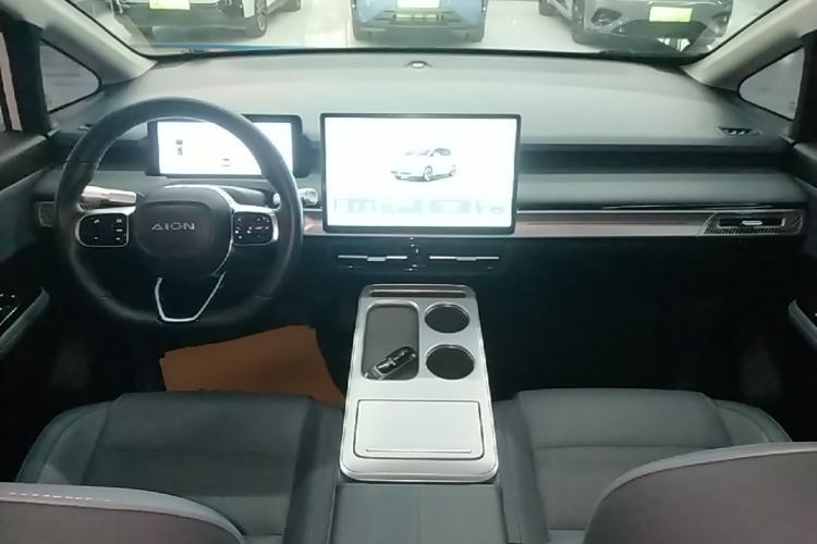 Used AION Y 2022 Plus 70 Smart Edition Center Console