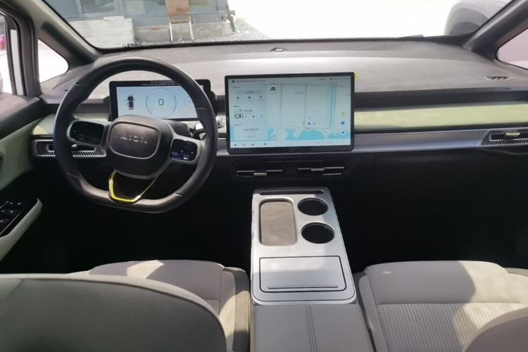 Used AION Y 2022 Plus 70 Smart Edition Center Console