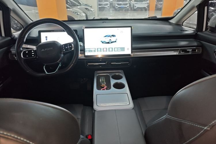 Used AION Y 2022 Plus 70 Smart Edition Center Console