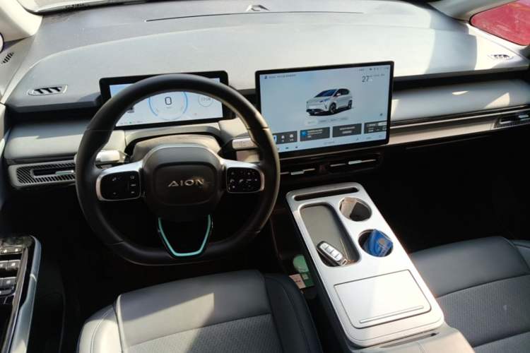 Used AION Y 2022 Plus 70 Smart Edition Center Console