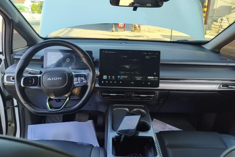 Used AION Y 2022 Plus 70 Smart Edition Center Console