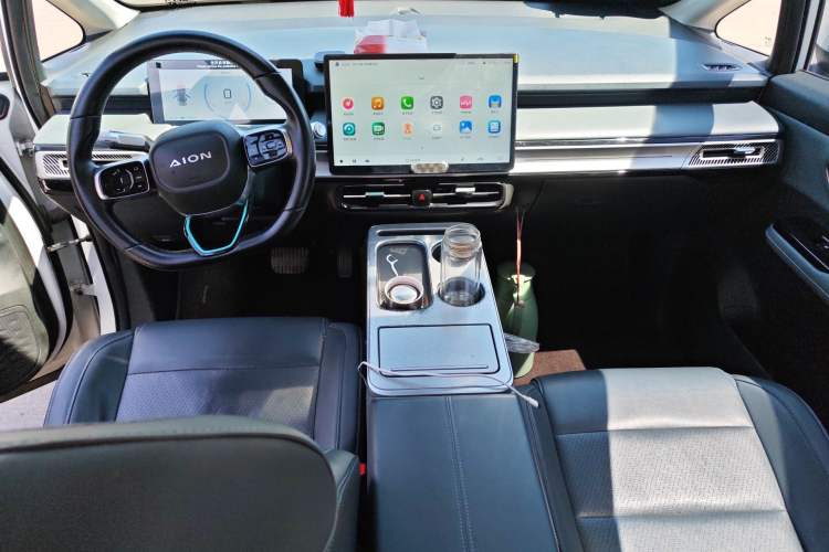 Used AION Y 2022 Plus 70 Smart Edition Center Console