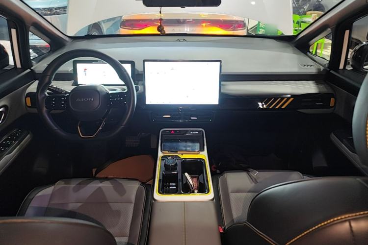 Used AION Y 2022 Plus 70 Smart Edition Center Console