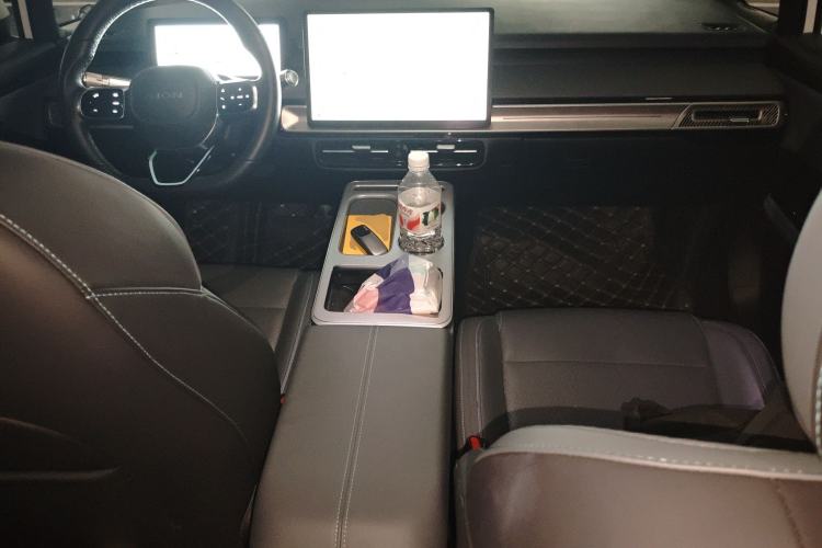 Used AION Y 2022 Plus 70 Smart Edition Center Console
