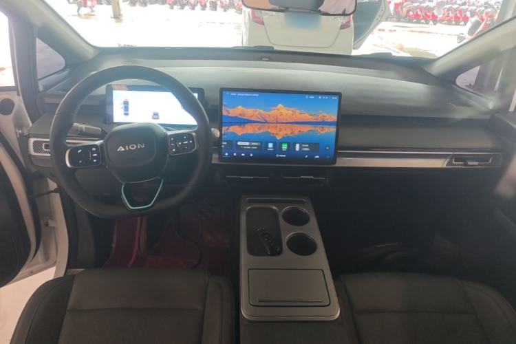 Used AION Y 2022 Plus 70 Smart Edition Center Console