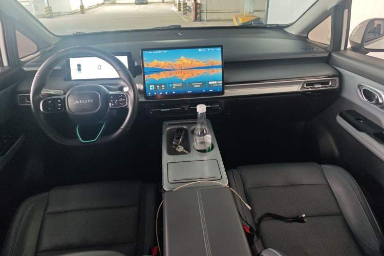 Used AION Y 2022 Plus 70 Smart Edition Center Console