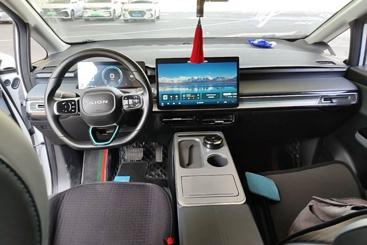 Used AION Y 2022 Plus 70 Smart Edition Center Console