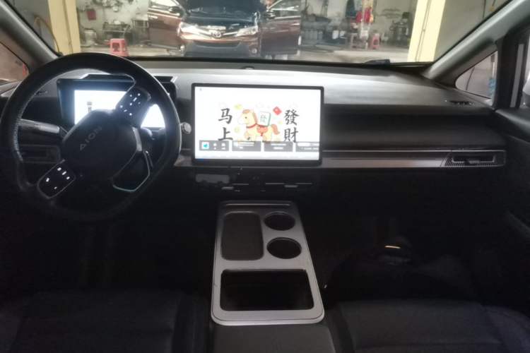 Used AION Y 2022 Plus 70 Smart Edition Center Console