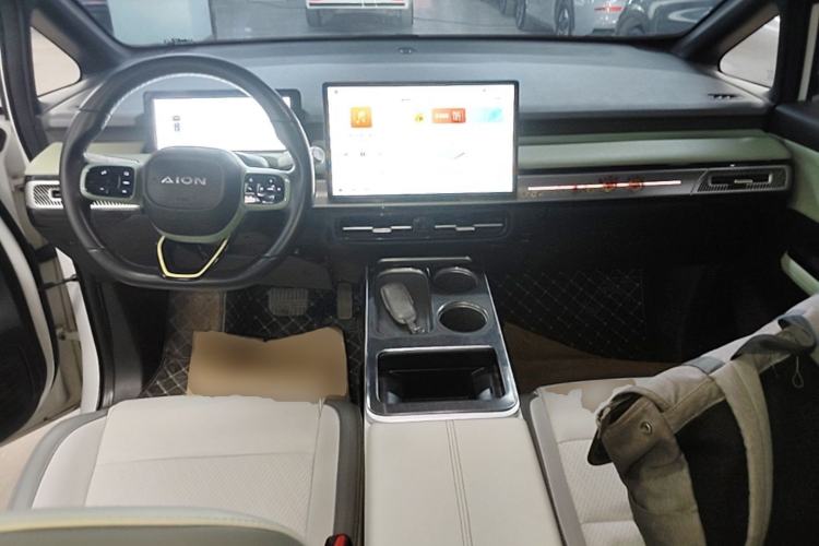 Used AION Y 2022 Plus 70 Smart Edition Center Console