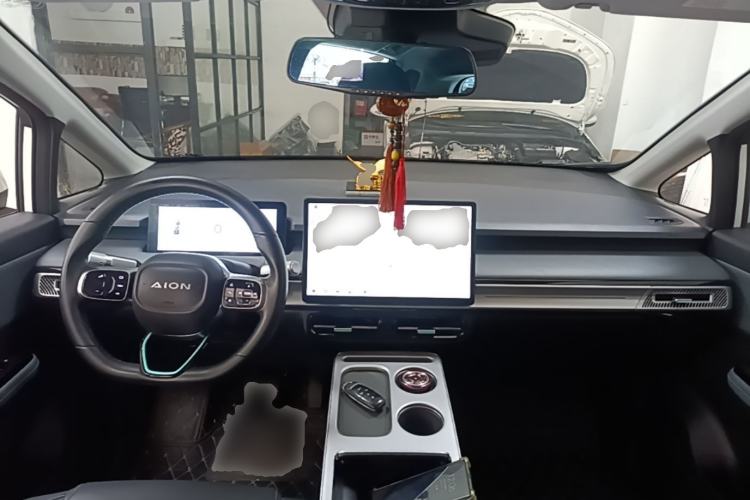 Used AION Y 2022 Plus 70 Smart Edition Center Console