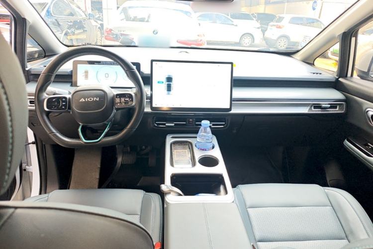 Used AION Y 2022 Plus 70 Smart Edition Center Console