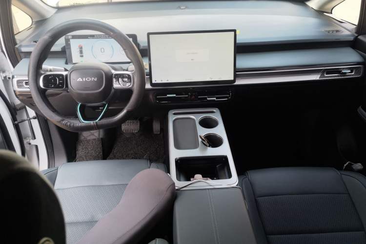 Used AION Y 2022 Plus 70 Smart Edition Center Console