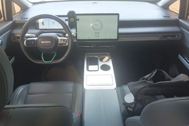 Used AION Y 2022 Plus 70 Smart Edition Center Console
