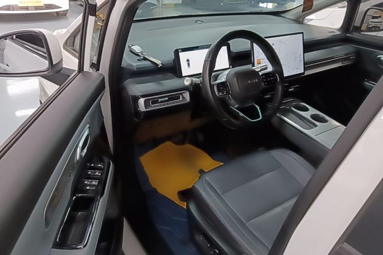 Used AION Y 2022 Plus 70 Smart Edition Driver Seat