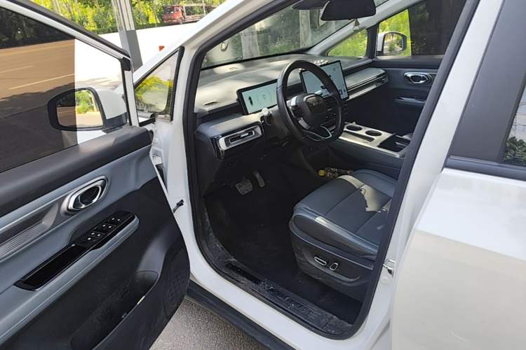 Used AION Y 2022 Plus 80 Smart Edition Driver Seat